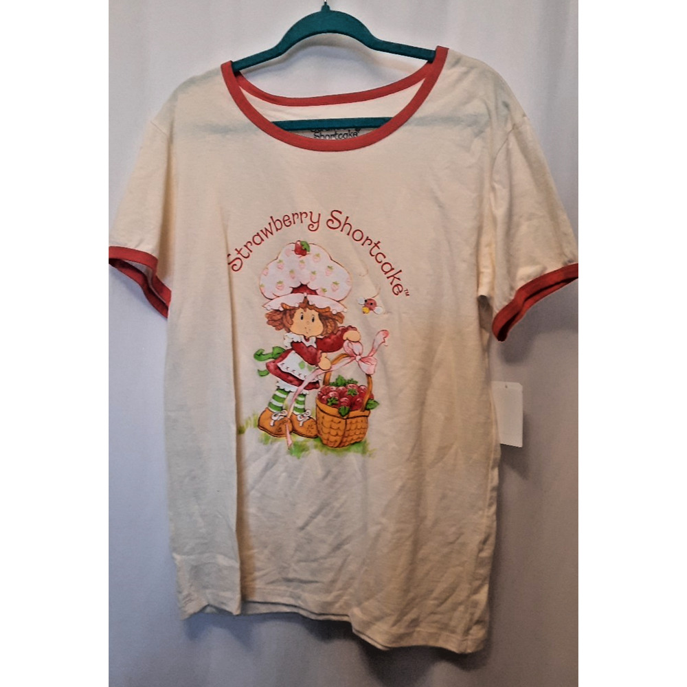 strawberry shortcake large nwt red trim large front graphic t shirt